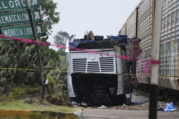 Workers' daily commute to Mexico City ends in tragedy in fatal train ...