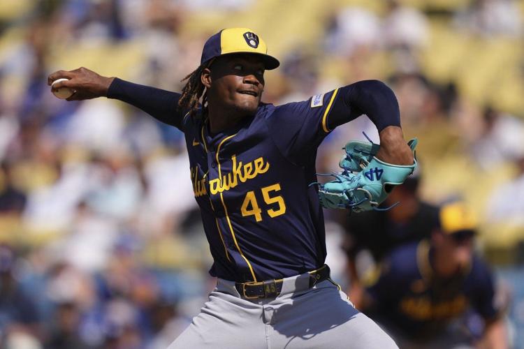 Brewers sweep Dodgers, extend win streak to 10 games