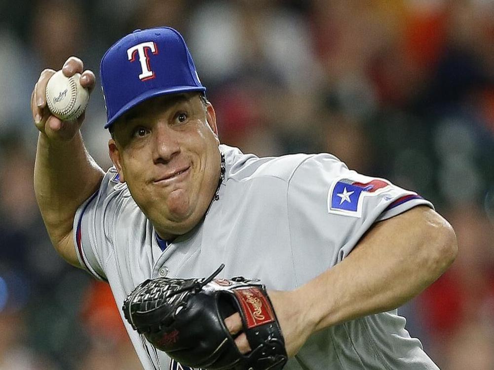 Rangers' Bartolo Colon flirts with perfect game at 44