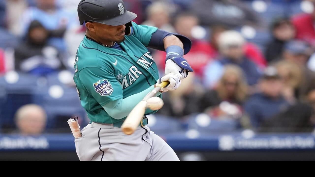 Mariners CF Julio Rodríguez exits game with sore lower back