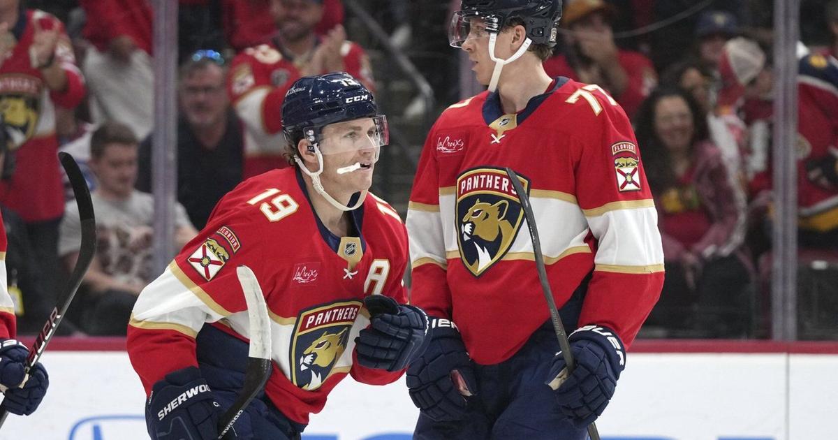 Reinhart scores 30th, Maurice wins 900th as Panthers top Blackhawks after Slaggert's 7-second goal