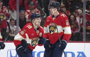 Reinhart scores 30th, Maurice wins 900th as Panthers top Blackhawks after Slaggert's 7-second goal
