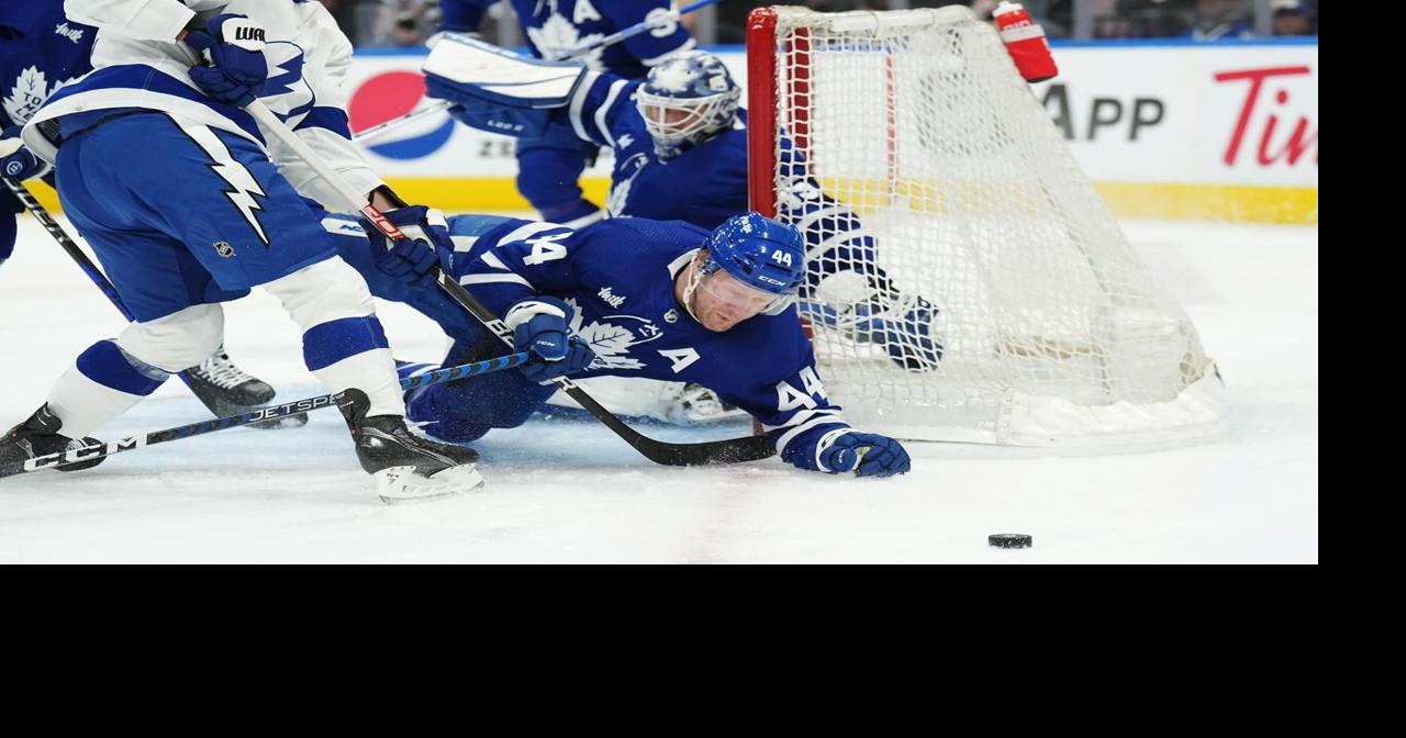 Lightning score early, often; embarrass Leafs 73 in Game 1