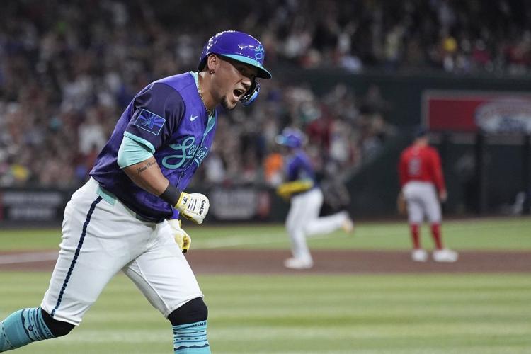 Carroll hits 30th home run and Diamondbacks pull away late to beat Red Sox 10-5