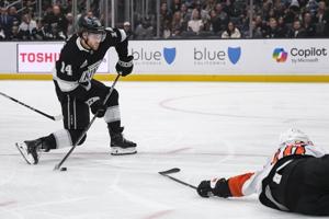 Kopitar scores twice in third, Kings fight back for 5-4 win over Flyers