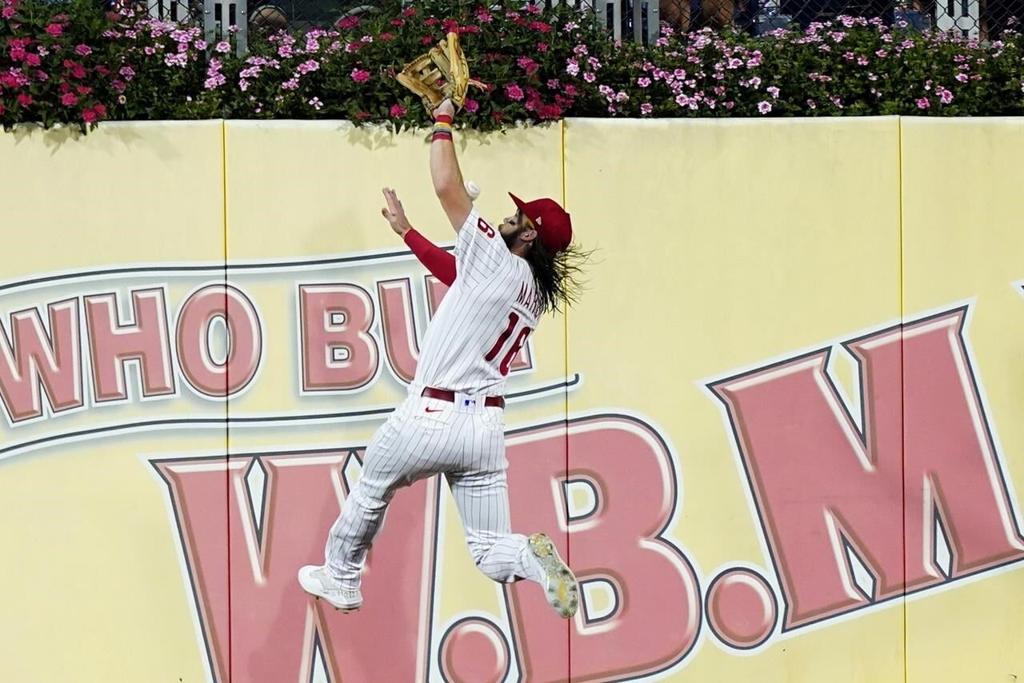 Chapman, Bradley go deep, Blue Jays outslug Phillies 18-11