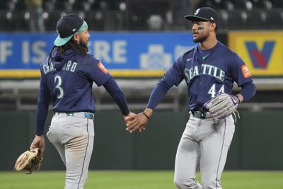 Mariners use sharp pitching and timely hitting to deliver strong road start