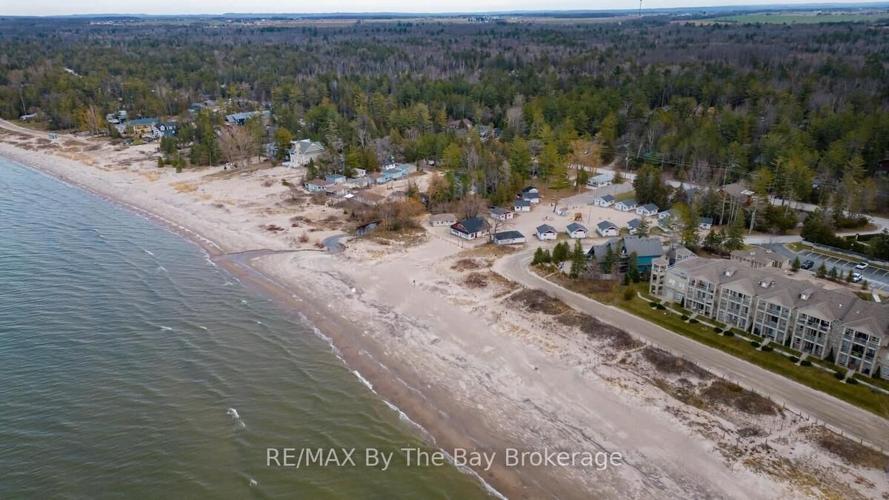 Modern Wasaga Beach cottage listed for 700,000