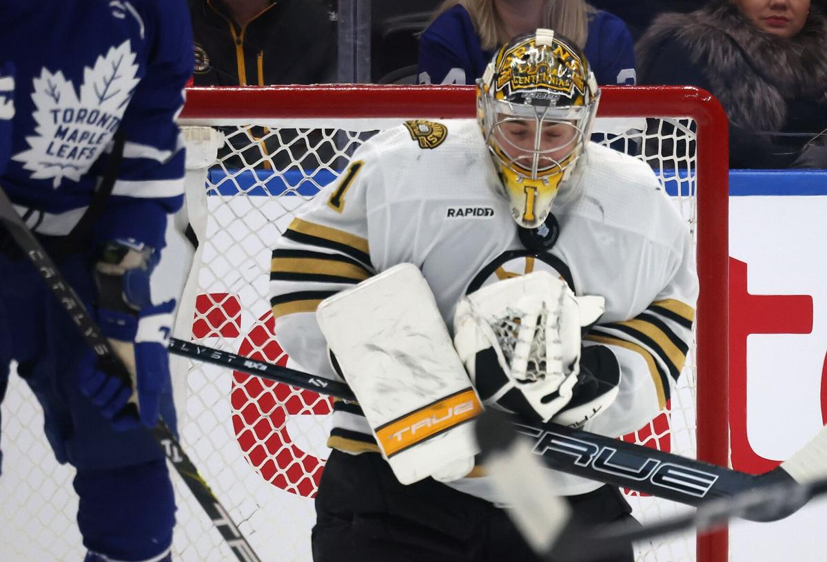 How should the Toronto Maple Leafs map out their goaltending for