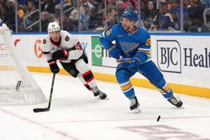 Holloway scores, Hofer makes 17 saves in the Blues' 1-0 win over the Mammoth