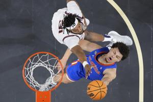 Clayton leads Florida to NCAA title game, scoring 34 points in 79-73 victory over SEC rival Auburn