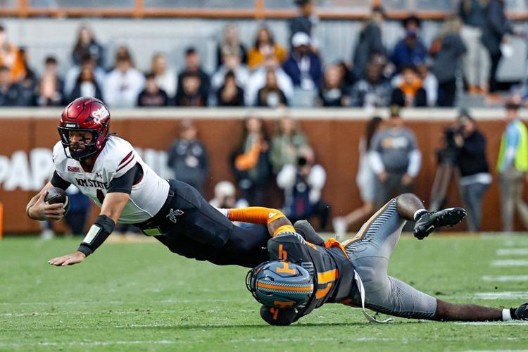 Aguilar throws for 204 yards and a TD, runs for score as No. 21 Tennessee tops New Mexico State 42-9