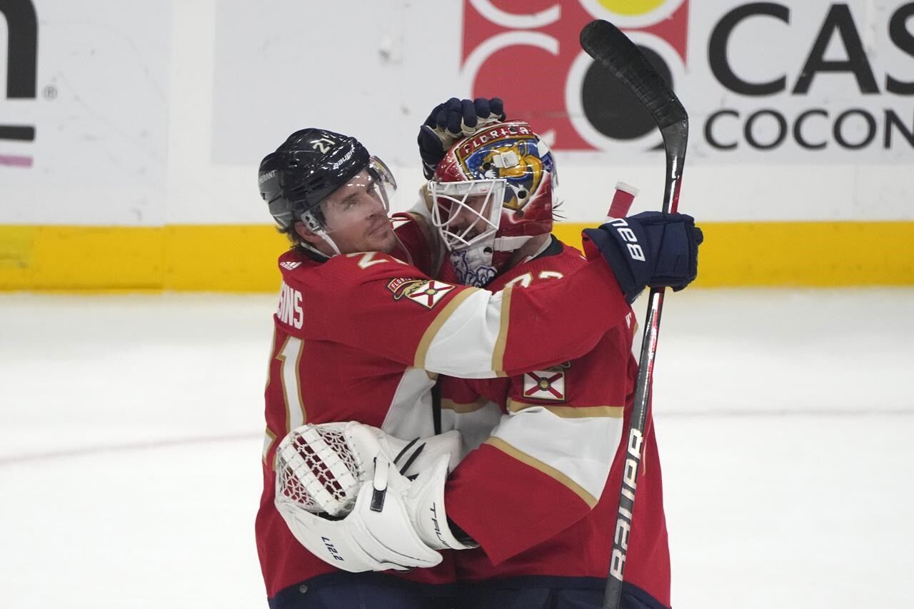 Ovechkin Scores 800th Goal As Capitals Beat Blackhawks 7-3