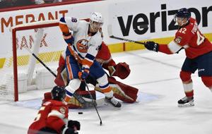 Ilya Sorokin stops 42 shots as Islanders hold off Panthers for 4-3 win