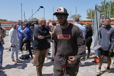 Shedeur Sanders is trying to block out noise and focus on the Browns' playbook