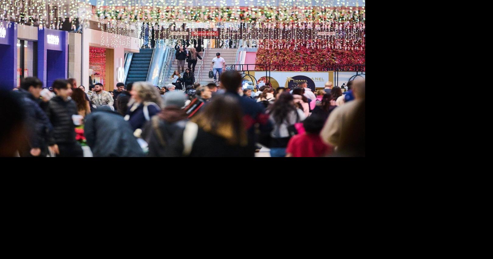 Boxing Day draws shoppers despite poor weather in Toronto, much of Ontario