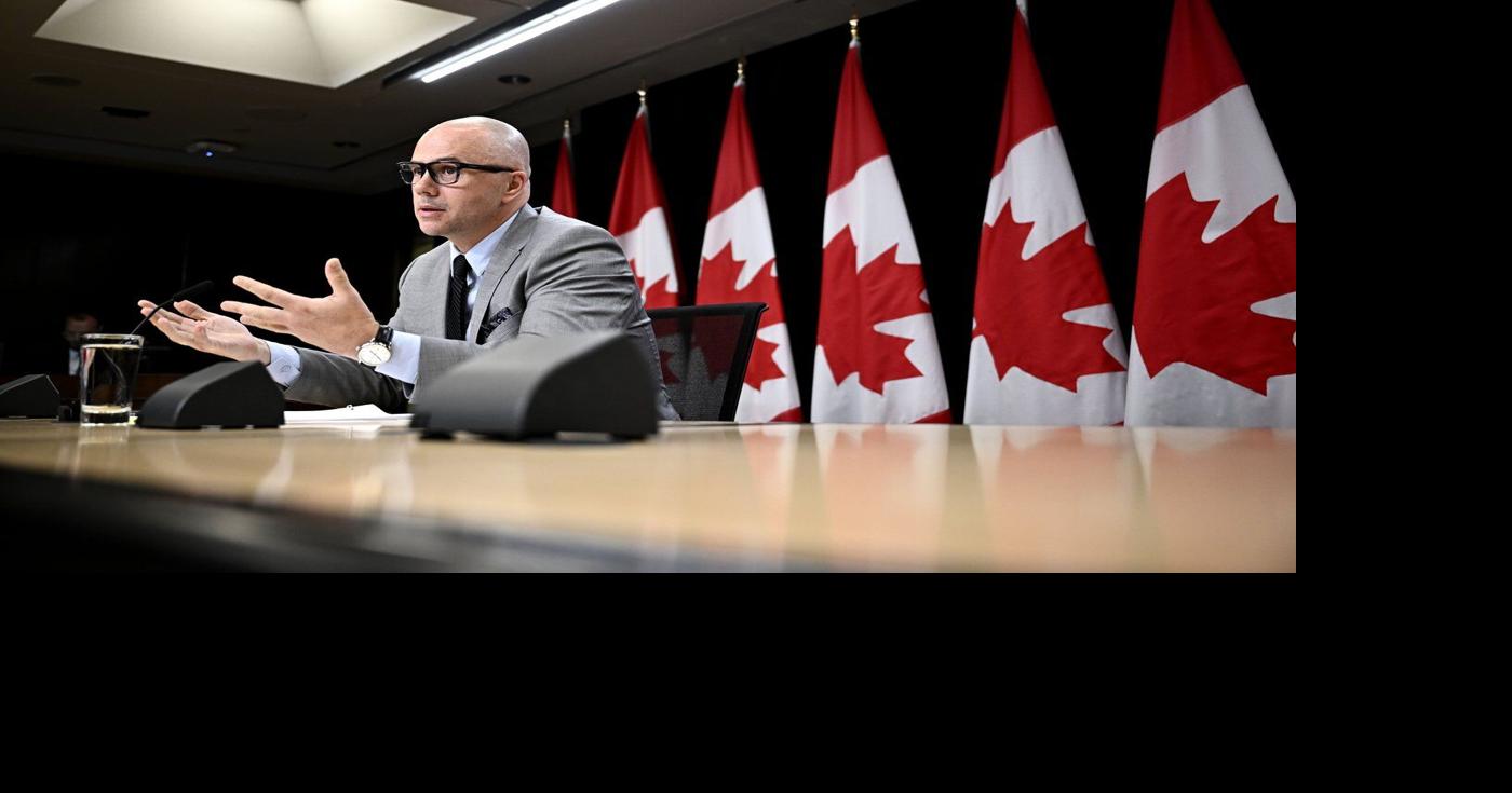 Public servant 'scared' to retire due to problems with Phoenix pay system