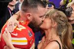 li-taylor-travis-wedding-prewrite kiss.JPG