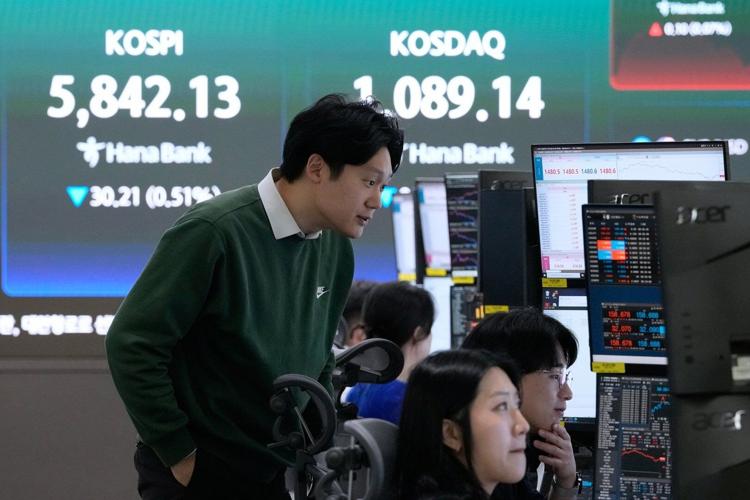 US stocks rise and oil prices trim their gains on hopes for the ...