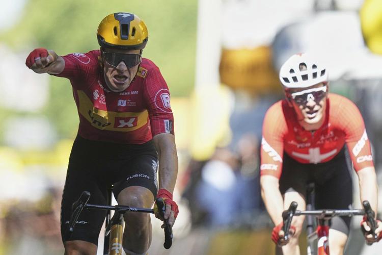 Pogačar crashes and Abrahamsen wins stage in Tour de France