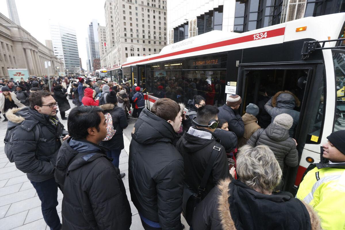 How to get to Rogers Centre in Toronto by Bus, Subway, Streetcar or Train?