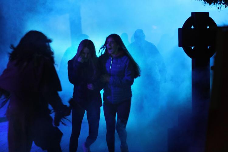 sr_WONDERLANDhalloweenHAUNT_11.JPG