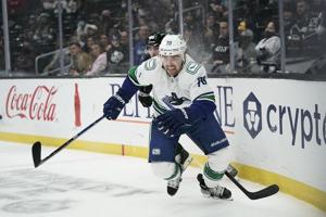 Canadiens acquire Tanner Pearson, 2025 draft pick from Canucks for DeSmith
