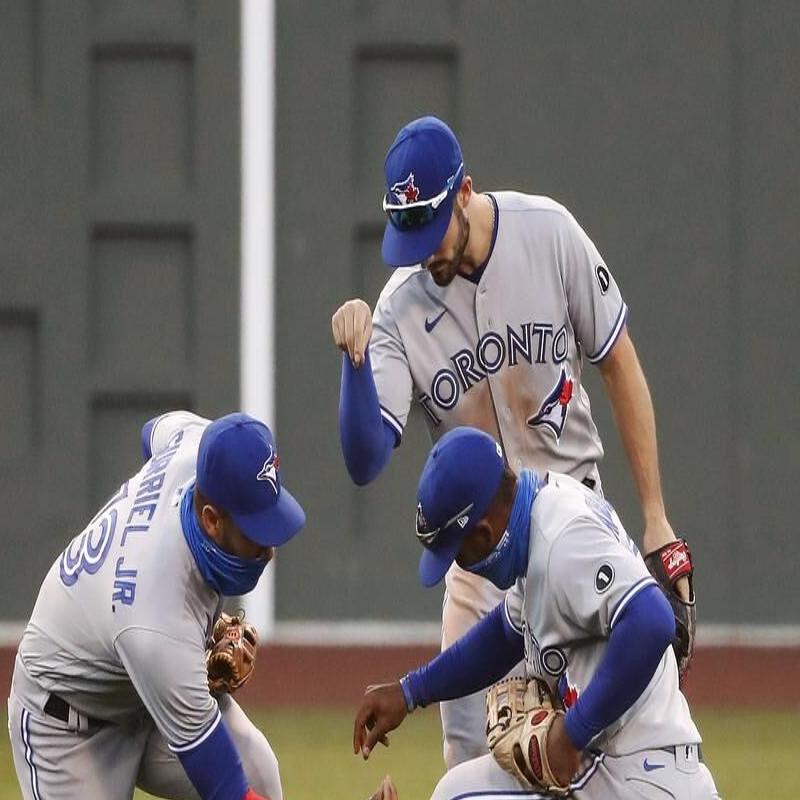 Angels split doubleheader against Jays