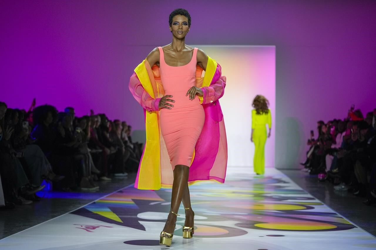 Sergio Hudson delivers colorful '90s celebration at NYFW