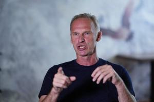 Czech leaders condemn Russian threats against NHL great Dominik Hasek