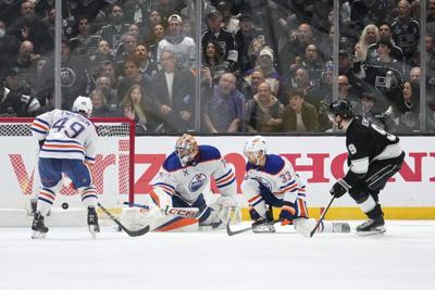 Stuart Skinner replaces injured Calvin Pickard as Oilers' starter for Game 3
