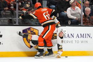 Chris Kreider scores 2 goals, Ducks beat slumping Golden Knights 4-3 to sweep season series