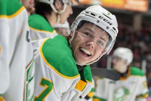Easton Cowan passes Mario Lemieux with a point in 62nd straight game, but there are questions about No. 61