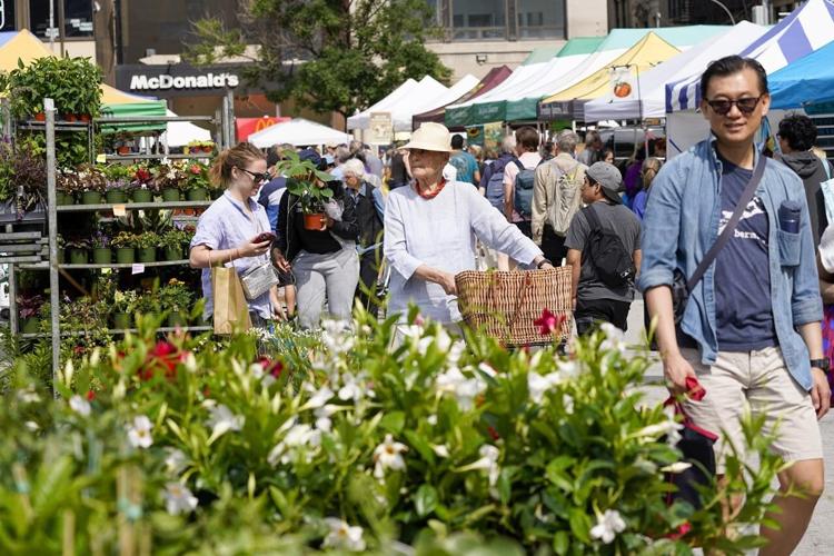 Farmers markets thrive as customers and vendors who latched on during ...