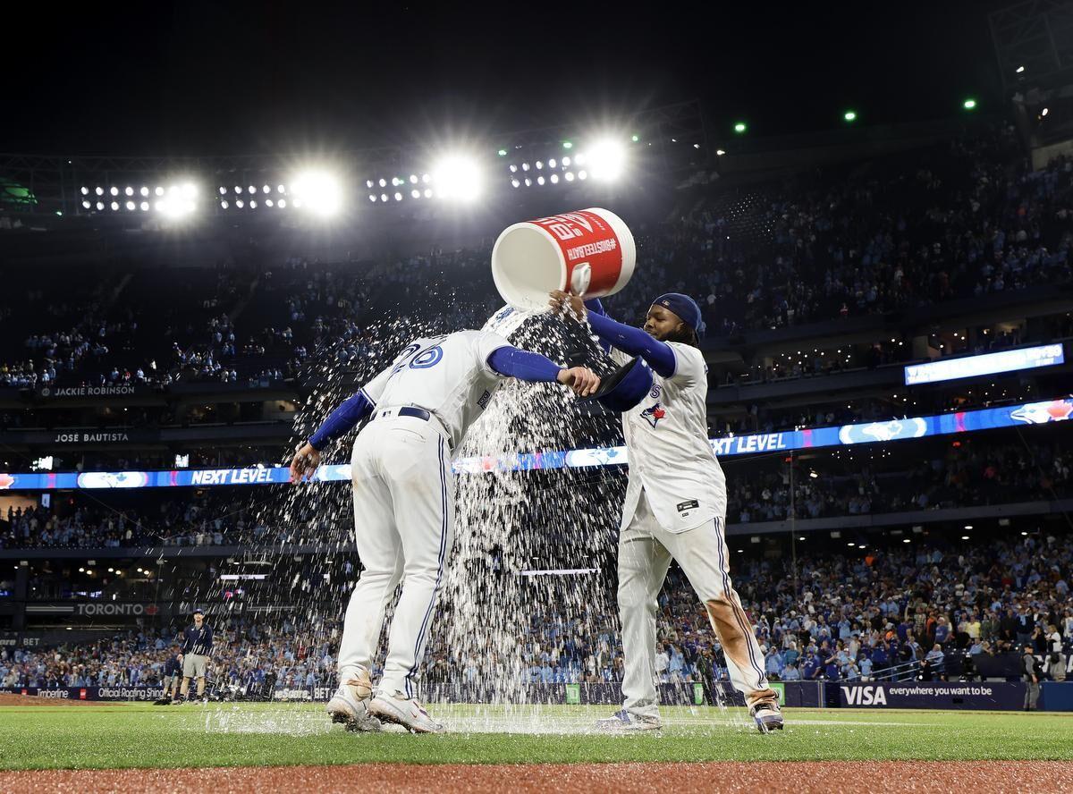 Blue Jays beat the Rays on Jackie Robinson Day! 