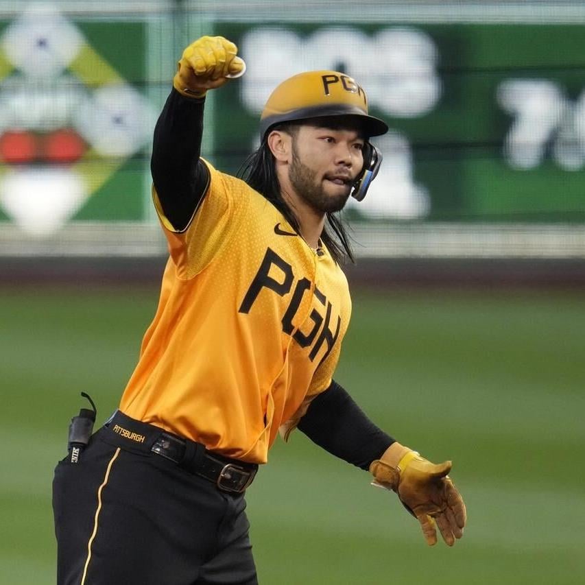 Bell's 2-run double keys 4-run 8th as Marlins beat Pirates 4-3 to close in  on playoff spot