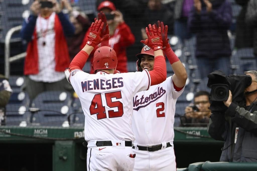 Schwarber hits 2 HRs; Phils split with Nats to lead Brewers – KXAN Austin