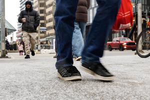 ரொறொன்ரோவில் வார இறுதியில் மேகமூட்டத்துடன் இருக்கும், இடையிடையே மழை பெய்யும்