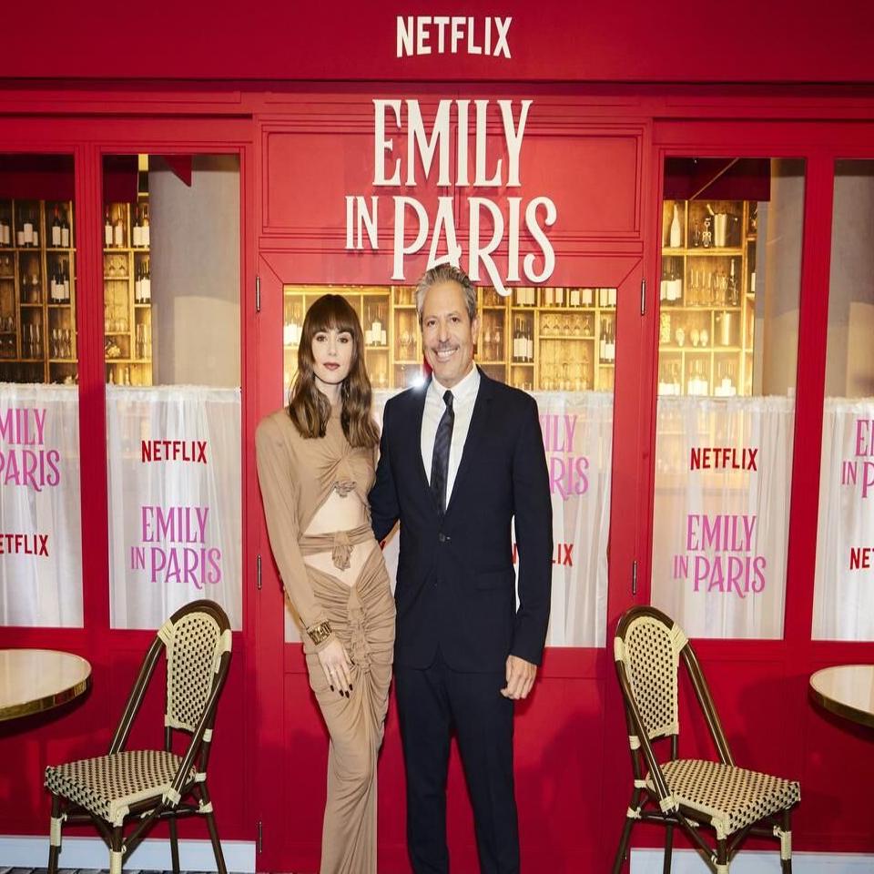  Emily in Paris: Season One : Darren Star, Lily Collins: Movies  & TV