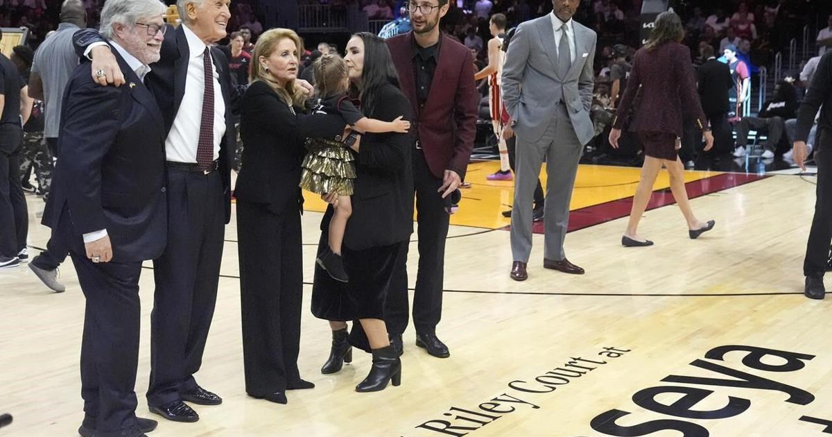 Pat Riley Court unveiled, and the Heat president is emotional as it ...