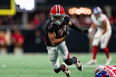 Falcons WR Darnell Mooney to miss time with shoulder injury