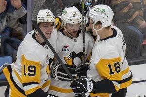 Sidney Crosby scores in 4th straight game in the Penguins' 3-0 victory over the Predators
