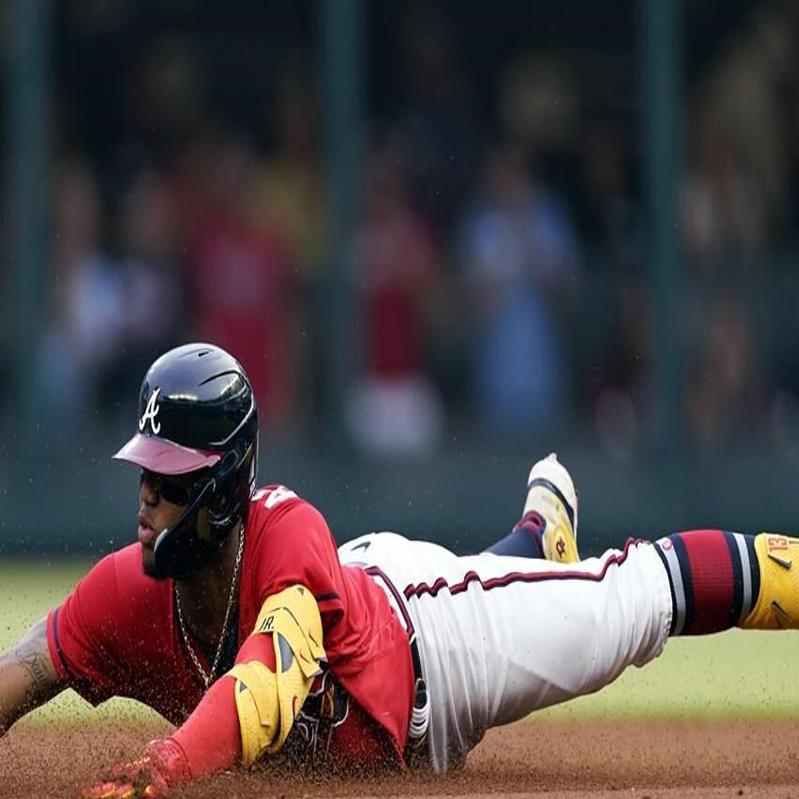 Strider fans 8, Braves top Pirates 4-2 for 9th straight win