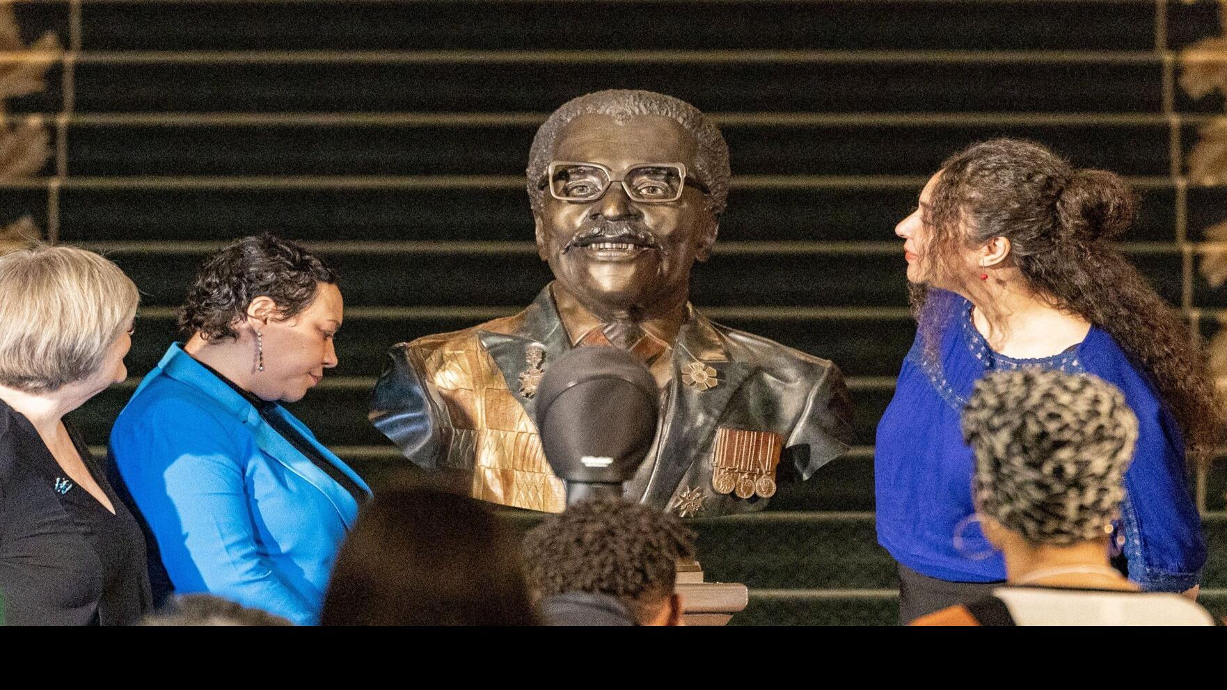Bust of Lincoln Alexander, Canada's 1st Black MP and former Ontario LG,  unveiled at Queen's Park