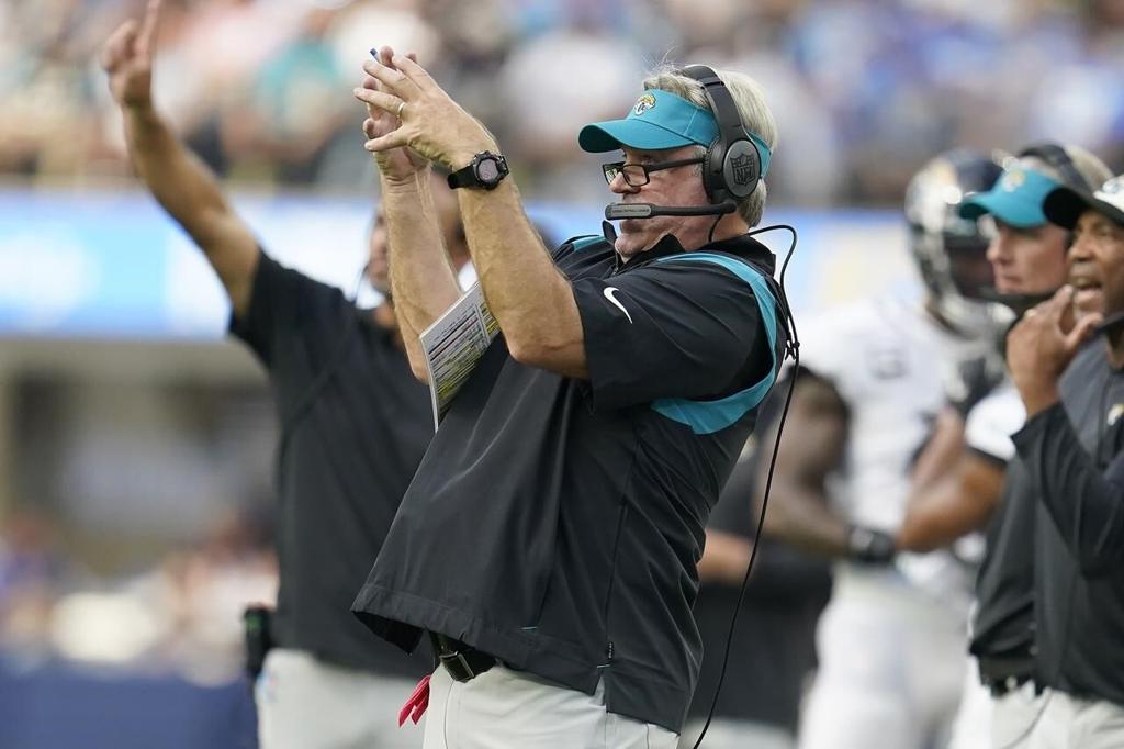 Lawrence, Jaguars rout ailing Herbert, Chargers 38-10