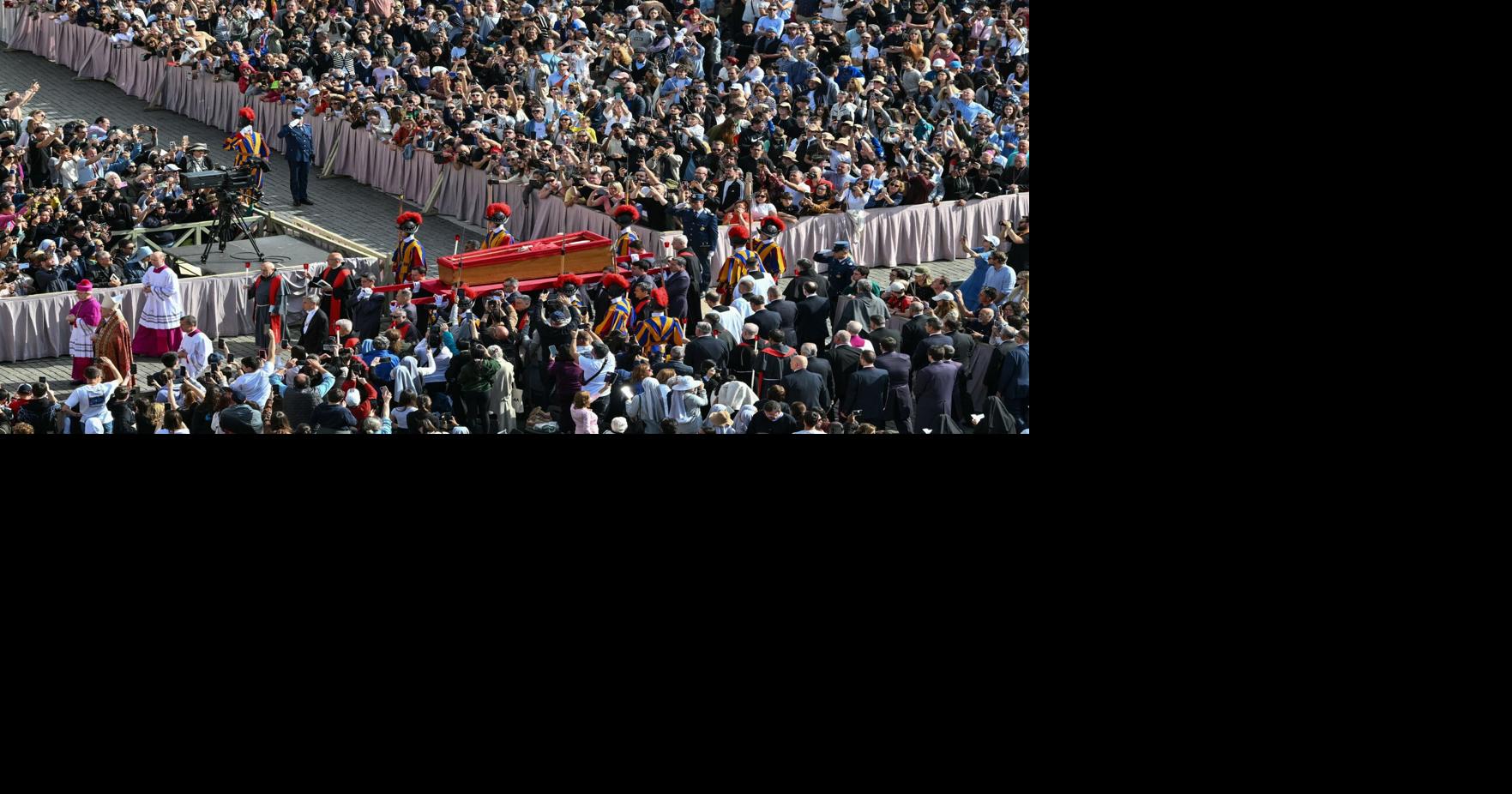 Live Pope Francis’ public viewing underway