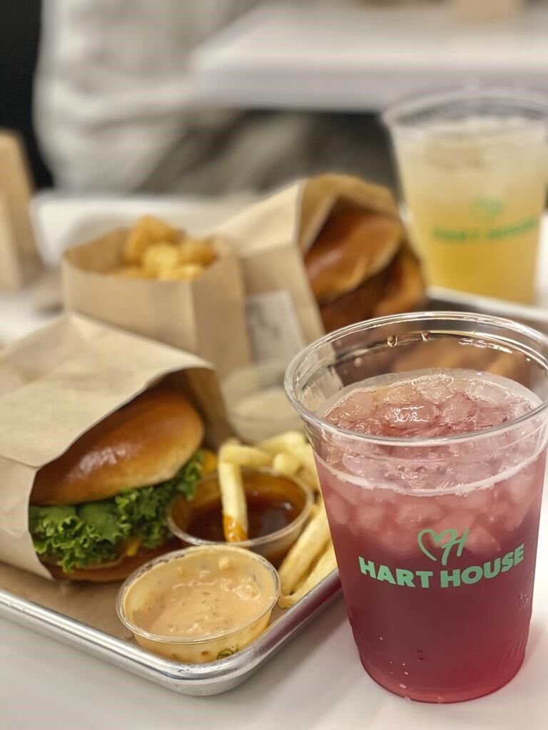 NLE Choppa Provides Free Food For Students At Kevin Hart's Plant-Based L.A.  Restaurant, News