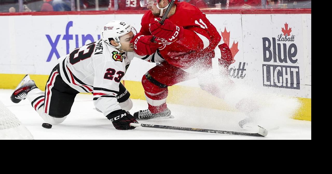 Red Wings extend winning streak to six with 5-3 victory over Blackhawks