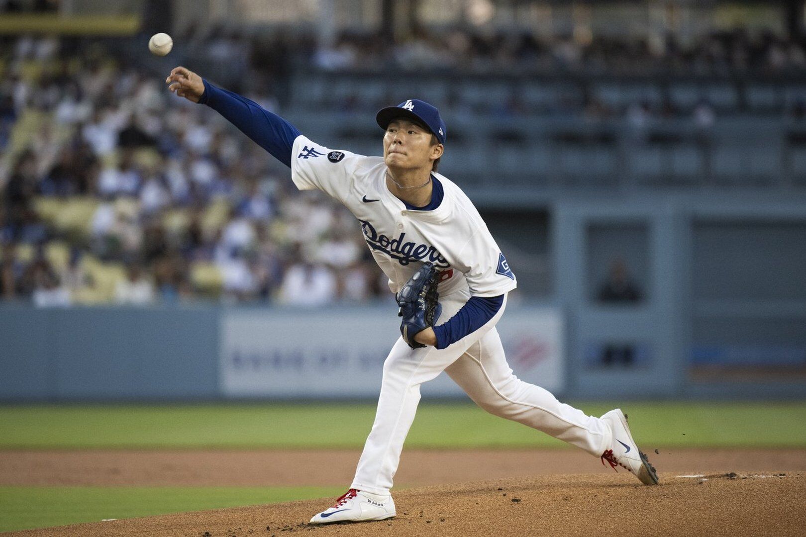 Dodgers' Yoshinobu Yamamoto goes 7 scoreless innings in 4-3 win