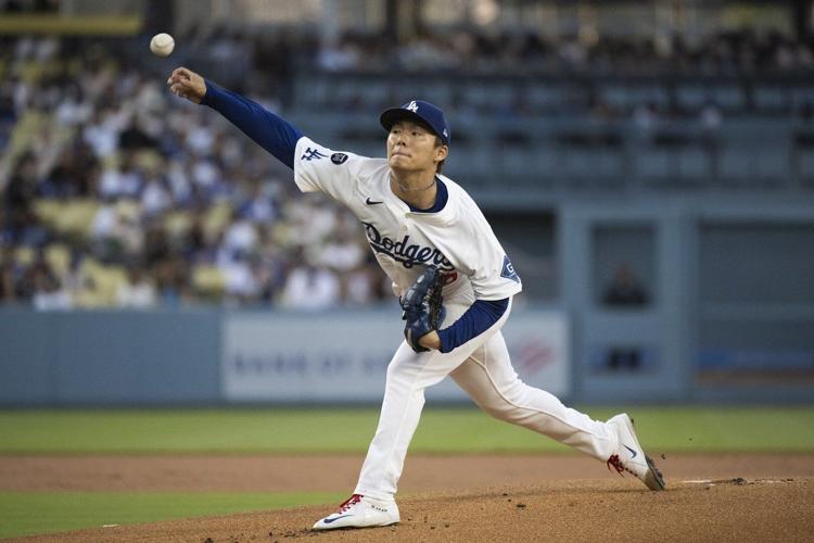 Dodgers' Yoshinobu Yamamoto pitches 6 no-hit innings against the Diamondbacks
